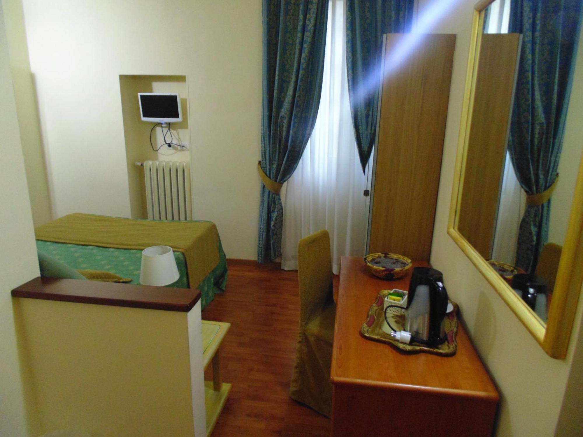 Relais Dante E Beatrice Bed & Breakfast Firenze Ruang foto